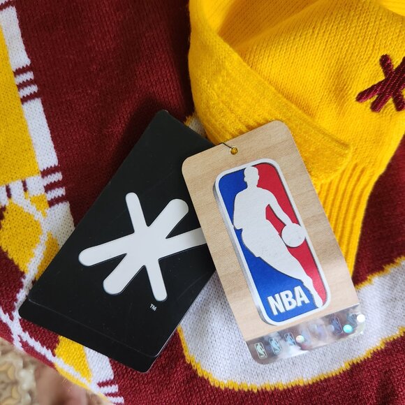 Cleveland Cavaliers Sweater Size XL NBA Christmas Knit Red Blue Snowflakes NWT - Picture 8 of 9